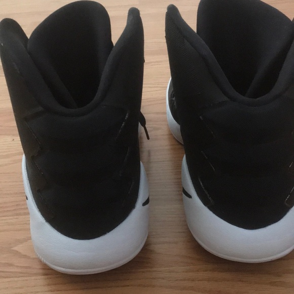 Hyperdunks - Picture 2 of 4